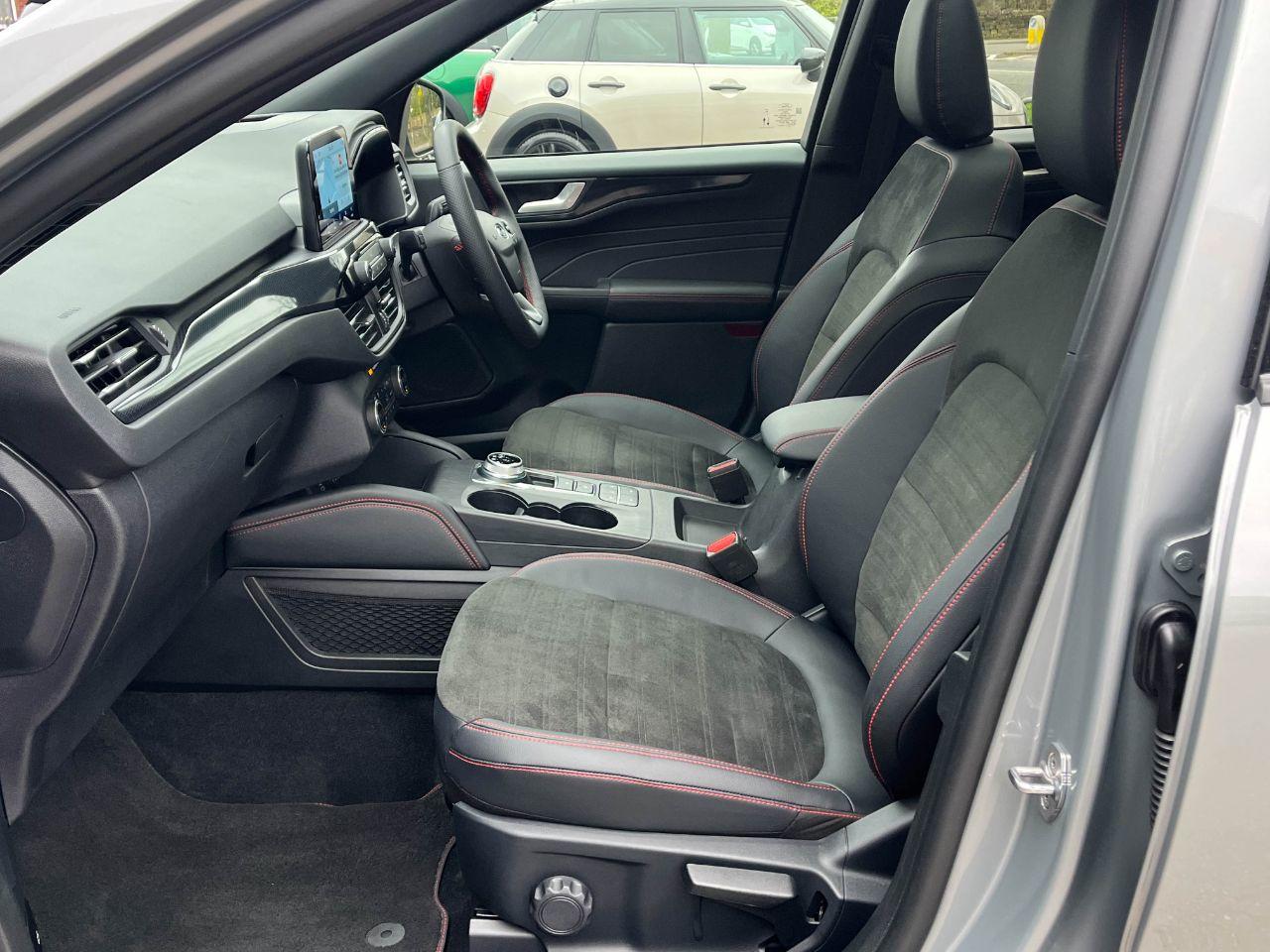Ford Kuga 2.5 EcoBoost PHEV 14.4kWh ST Line X Auto 225ps Hatchback Petrol / Electric Hybrid Solar Silver Metallic