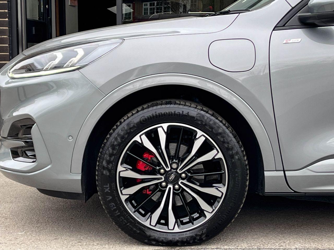 Ford Kuga 2.5 EcoBoost PHEV 14.4kWh ST Line X Auto 225ps Hatchback Petrol / Electric Hybrid Solar Silver Metallic