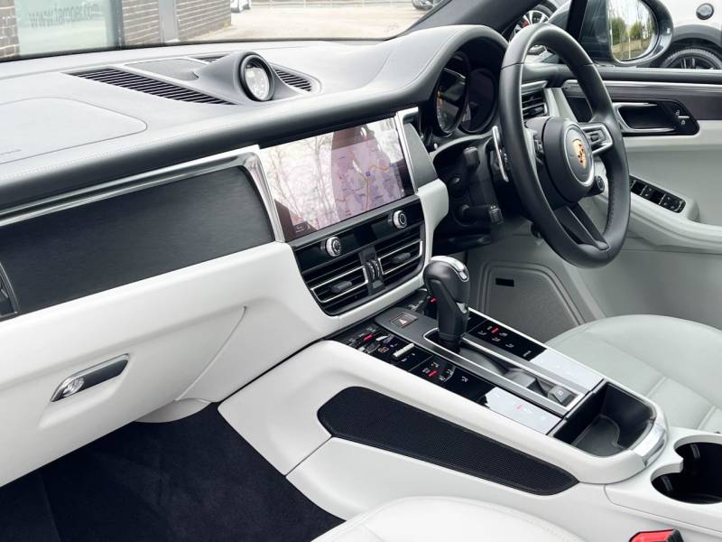 Porsche Macan   Registered:2023(23)