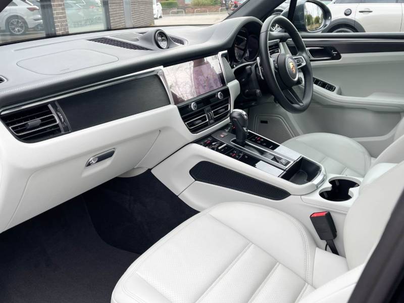 Porsche Macan   Registered:2023(23)