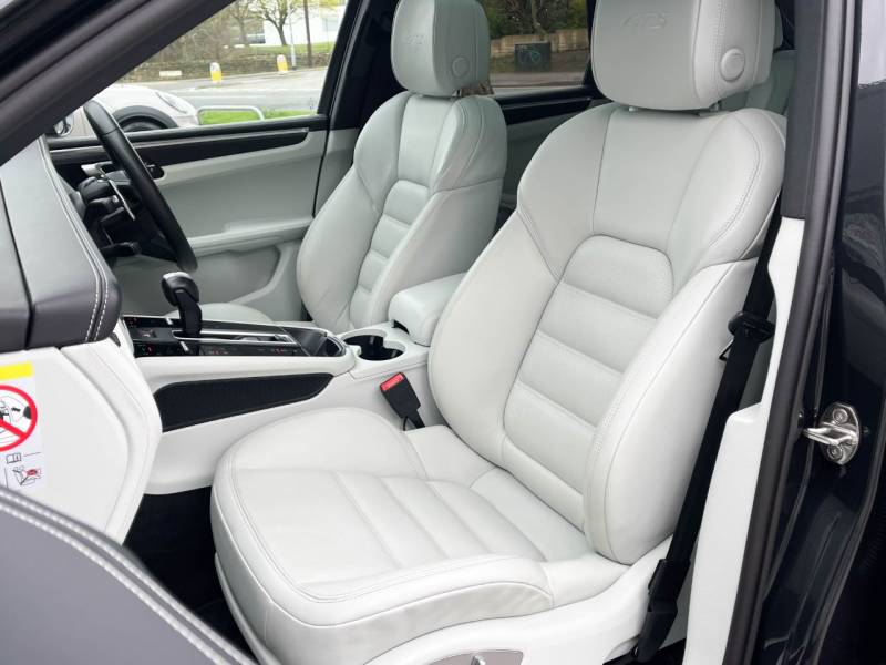 Porsche Macan   Registered:2023(23)