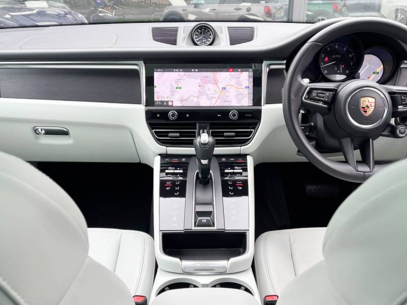 Porsche Macan   Registered:2023(23)