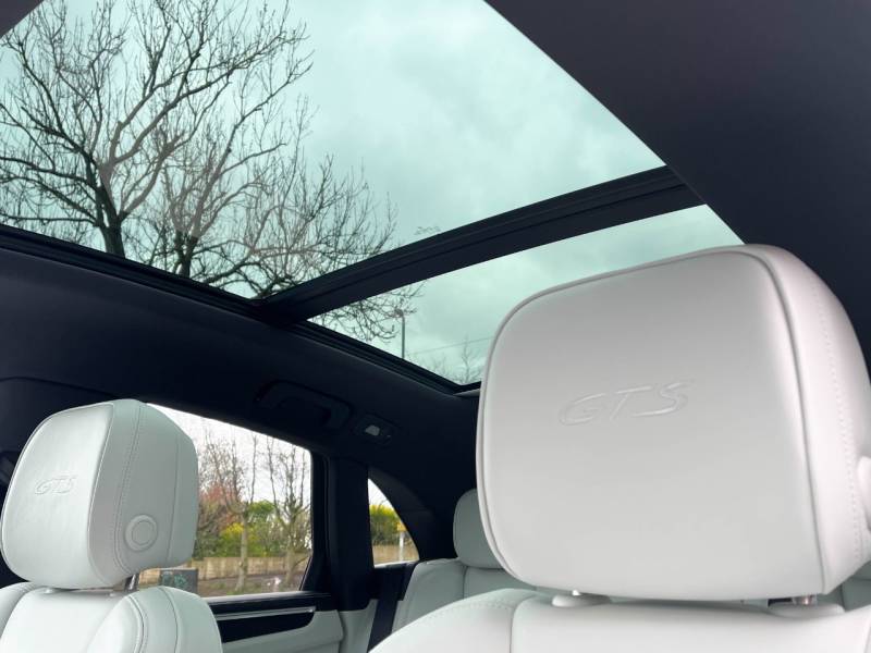 Porsche Macan   Registered:2023(23)