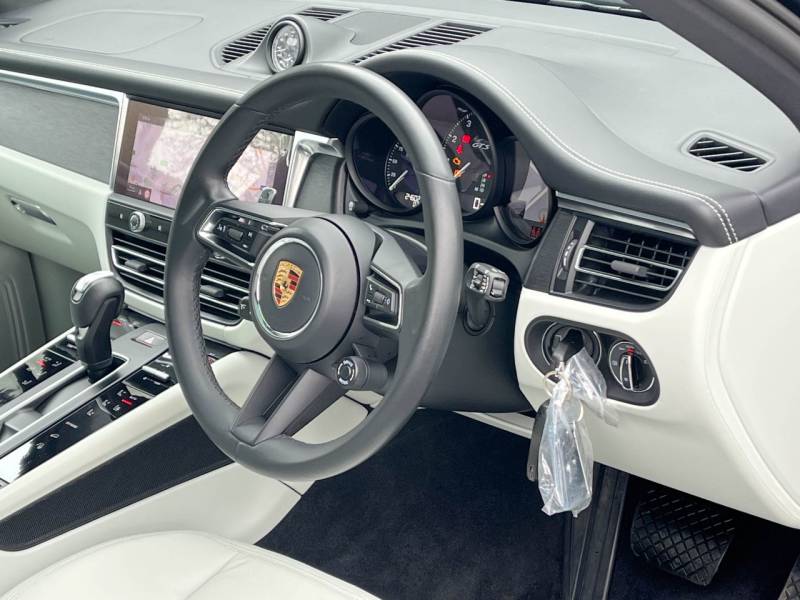 Porsche Macan   Registered:2023(23)