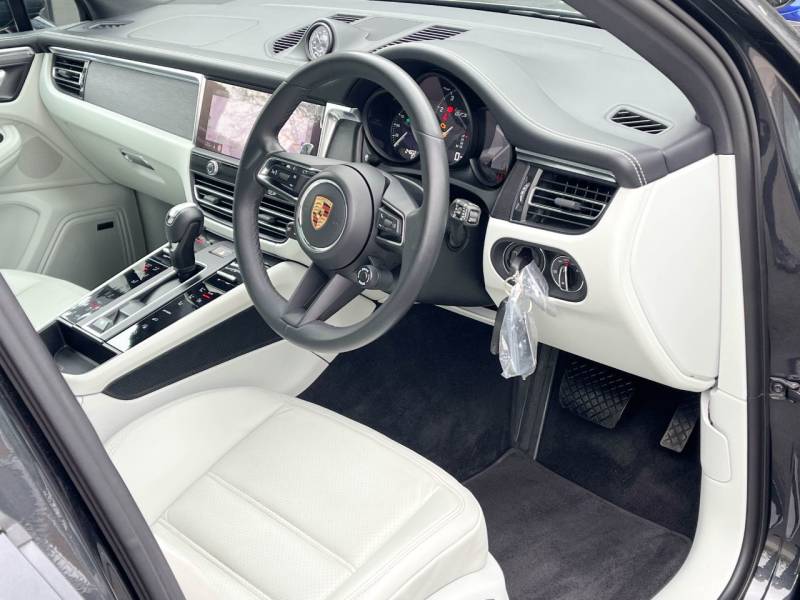Porsche Macan   Registered:2023(23)