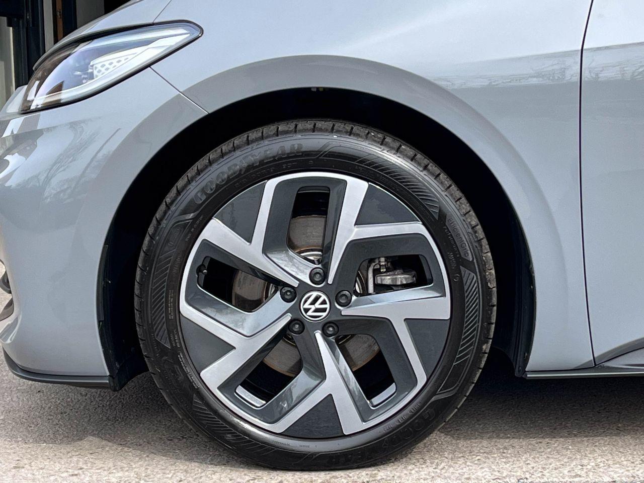 Volkswagen ID.3 0.0 150kW Pro Performance 58kWh Launch Edition 1 Auto 204ps Hatchback Electric Moonstone Grey