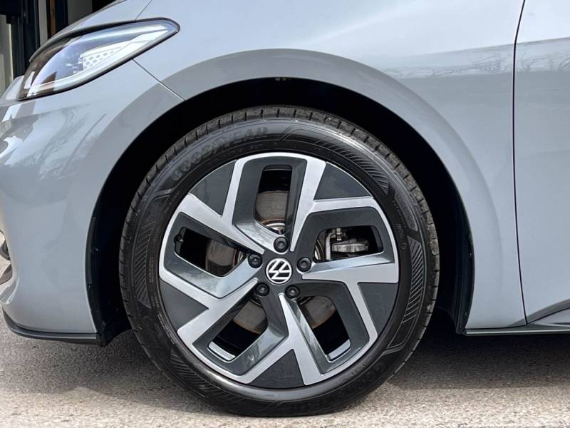 Volkswagen ID.3   Registered:2023(23)