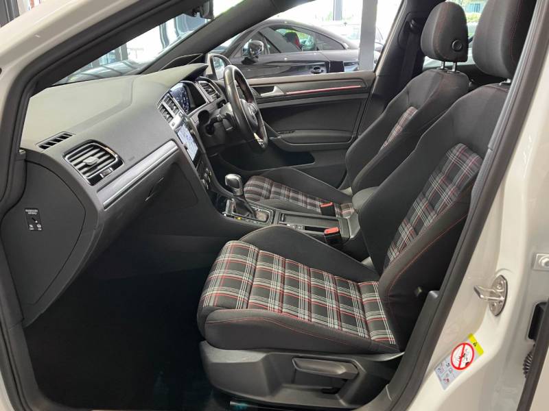 Volkswagen Golf   Registered:2019(69)