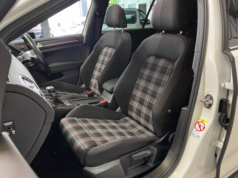 Volkswagen Golf   Registered:2019(69)