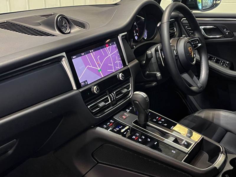 Porsche Macan   Registered:2023(23)