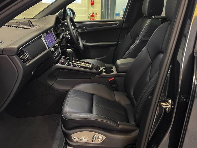 Porsche Macan   Registered:2023(23)