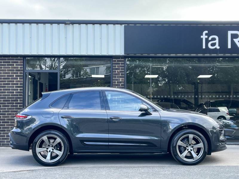 Porsche Macan   Registered:2023(23)