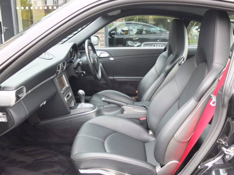 Porsche 911   Registered:2006(06)