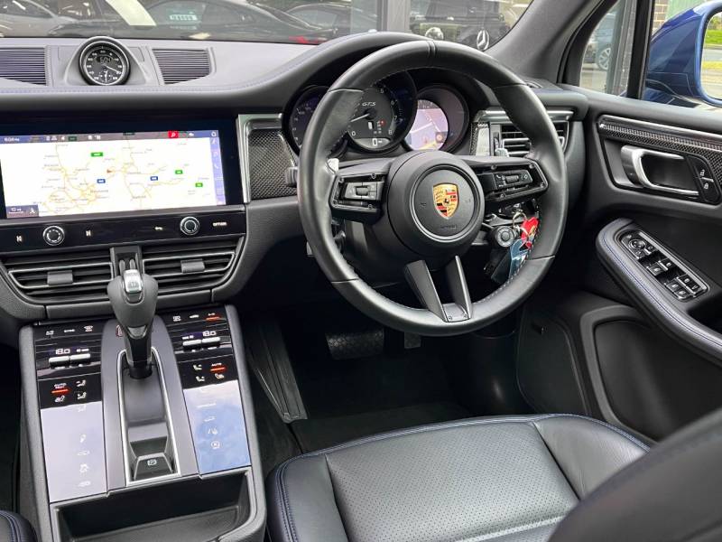 Porsche Macan   Registered:2022(22)