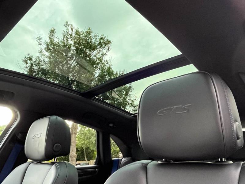 Porsche Macan   Registered:2022(22)