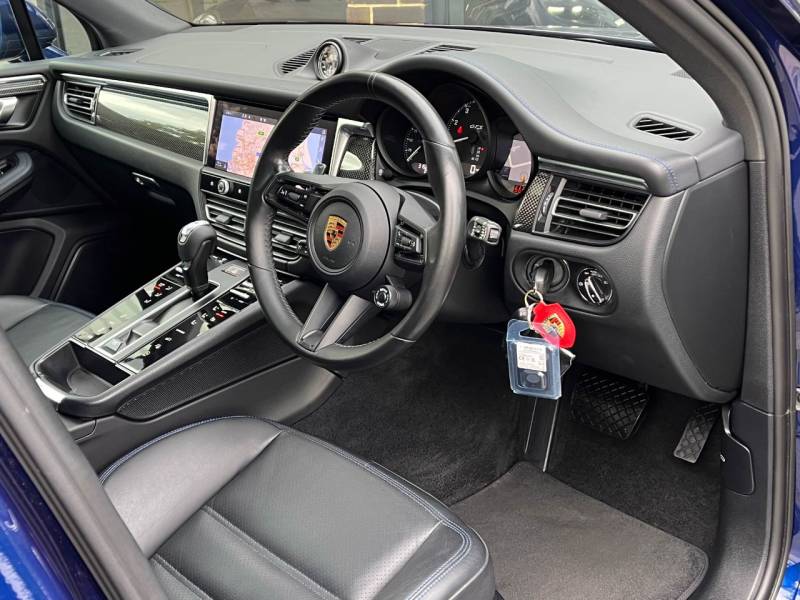 Porsche Macan   Registered:2022(22)