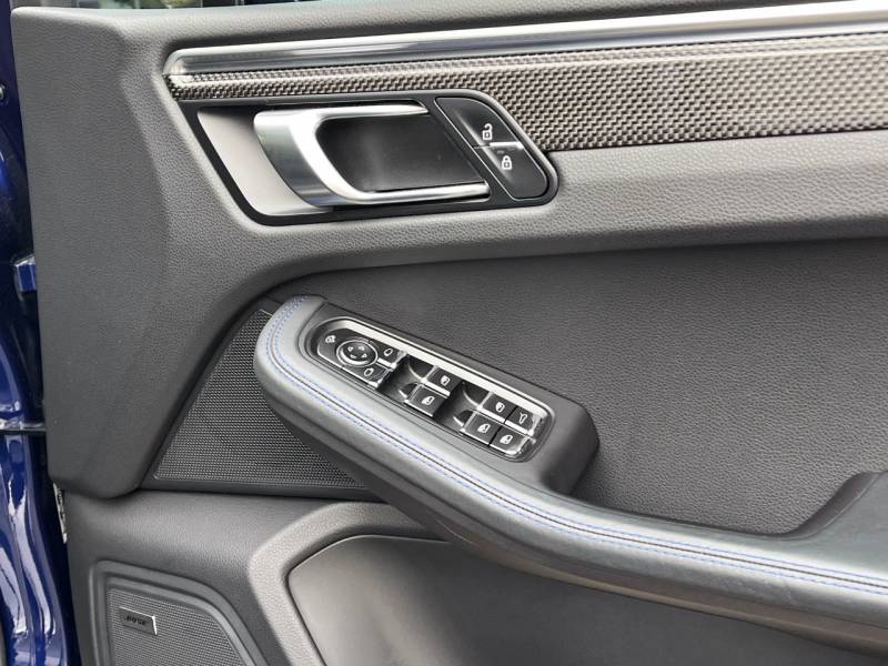 Porsche Macan   Registered:2022(22)