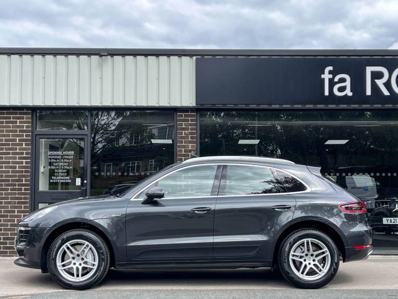 Porsche Macan   Registered:2017(17)