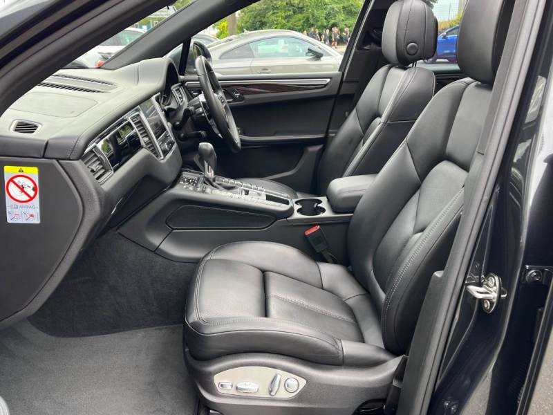 Porsche Macan   Registered:2017(17)