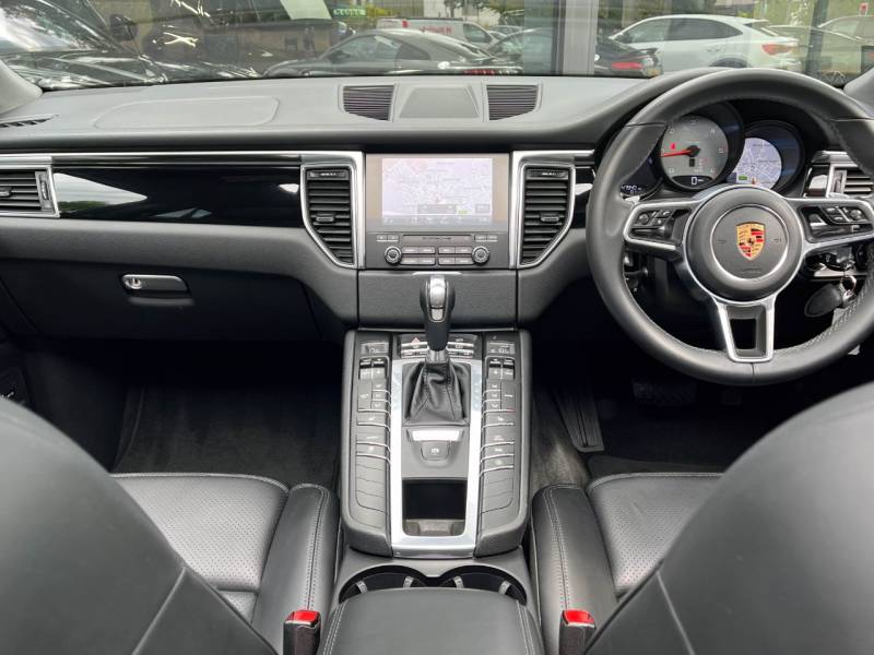 Porsche Macan   Registered:2017(17)