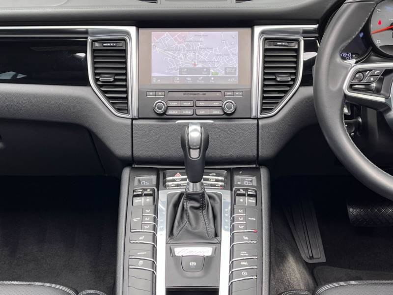 Porsche Macan   Registered:2017(17)