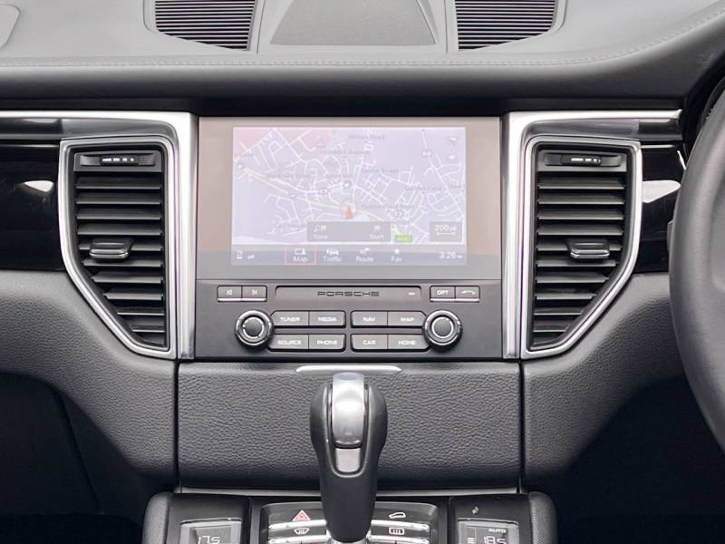 Porsche Macan   Registered:2017(17)