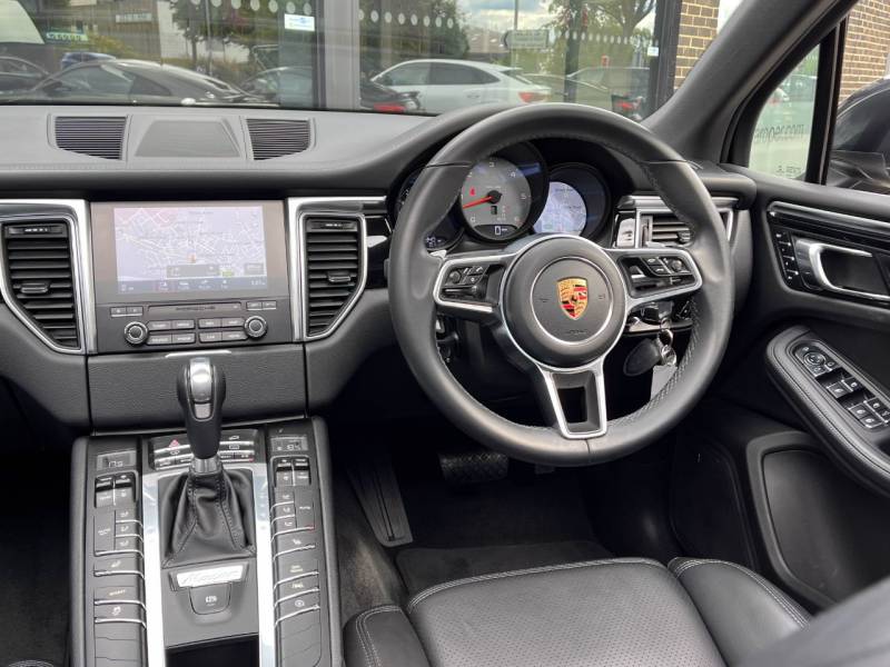 Porsche Macan   Registered:2017(17)