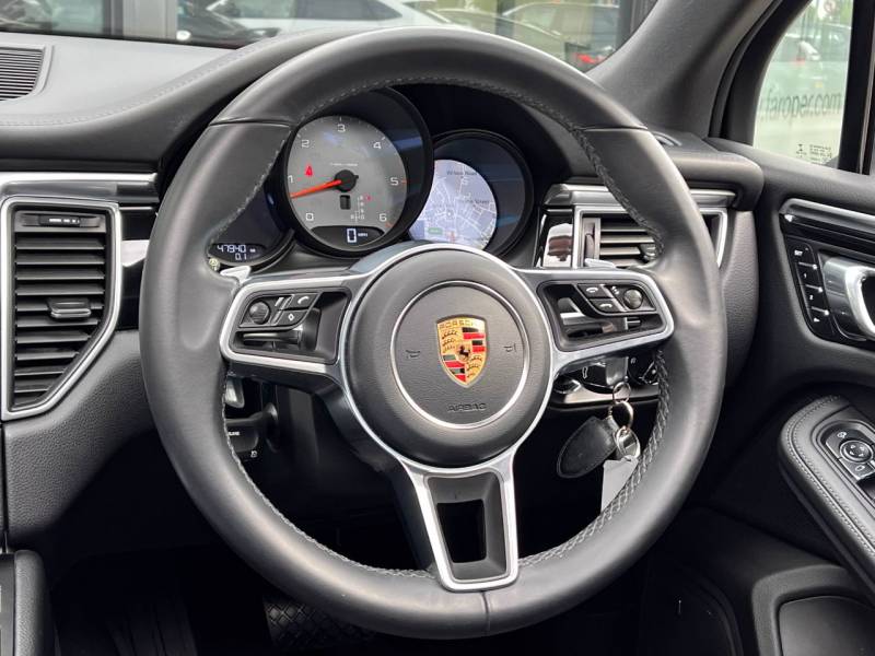 Porsche Macan   Registered:2017(17)