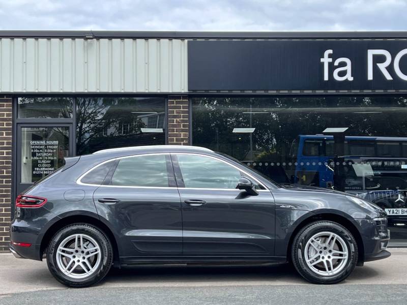 Porsche Macan   Registered:2017(17)