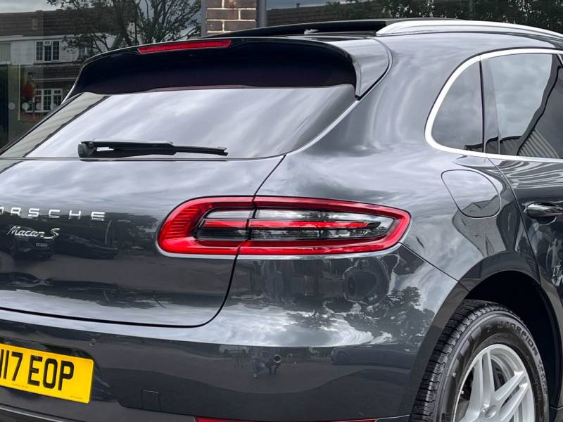 Porsche Macan   Registered:2017(17)