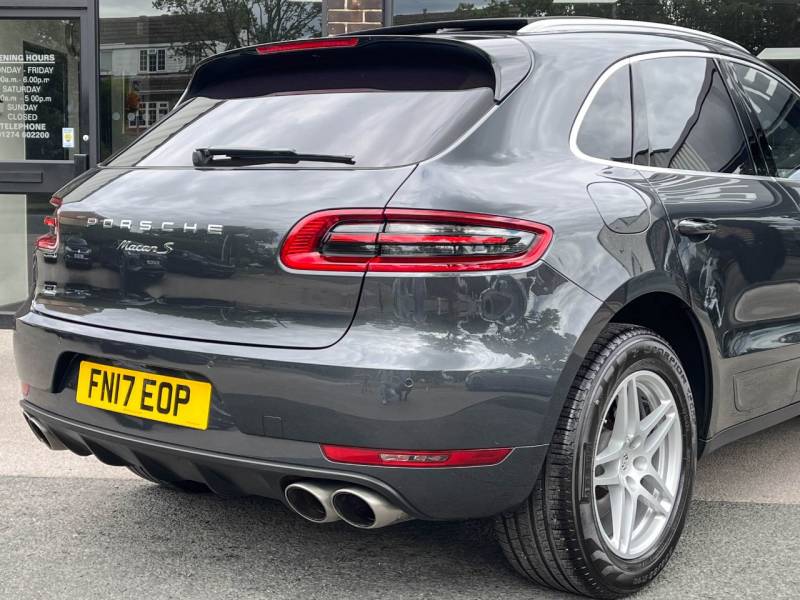 Porsche Macan   Registered:2017(17)