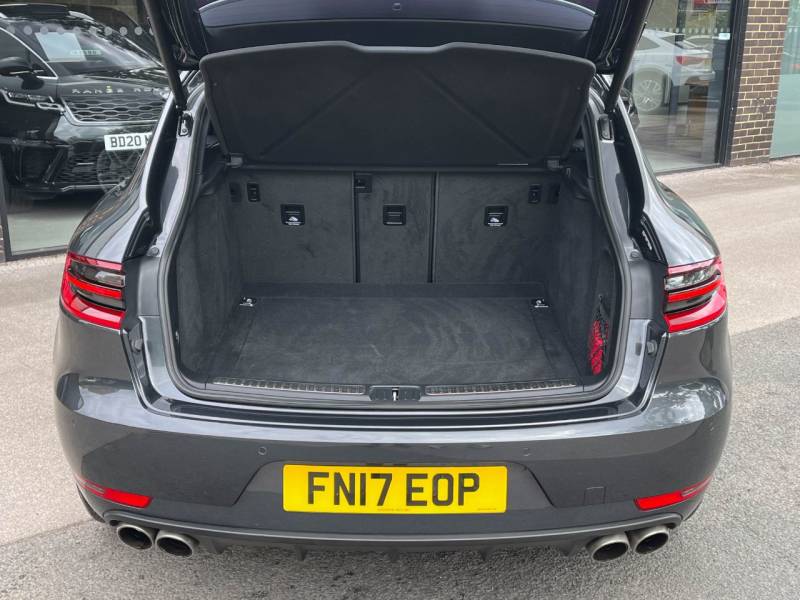 Porsche Macan   Registered:2017(17)