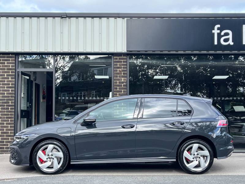 Volkswagen Golf   Registered:2024(74)