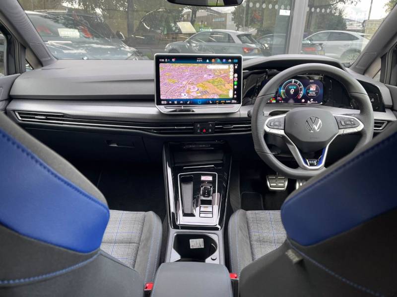 Volkswagen Golf   Registered:2024(74)