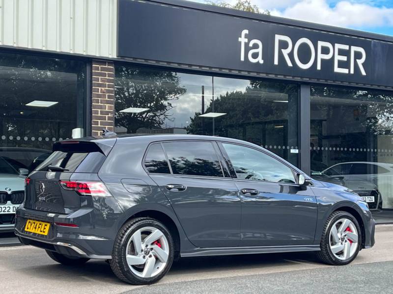 Volkswagen Golf   Registered:2024(74)