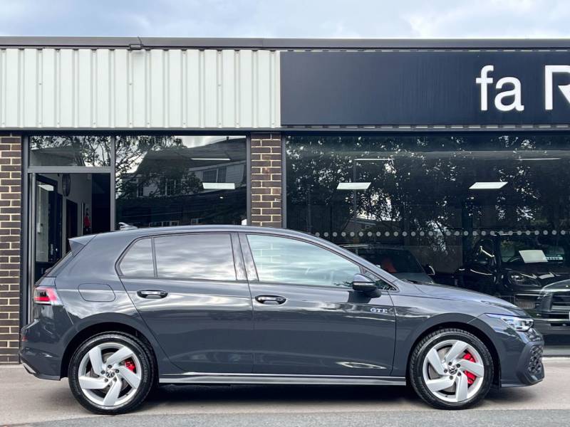 Volkswagen Golf   Registered:2024(74)