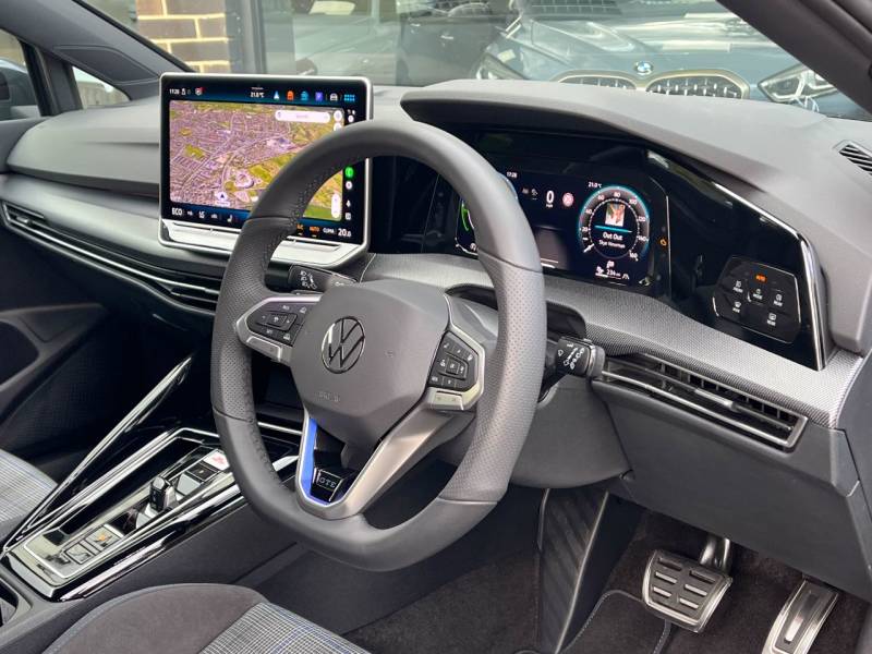 Volkswagen Golf   Registered:2024(74)