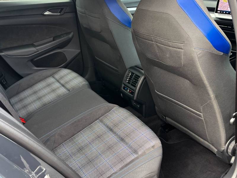 Volkswagen Golf   Registered:2024(74)