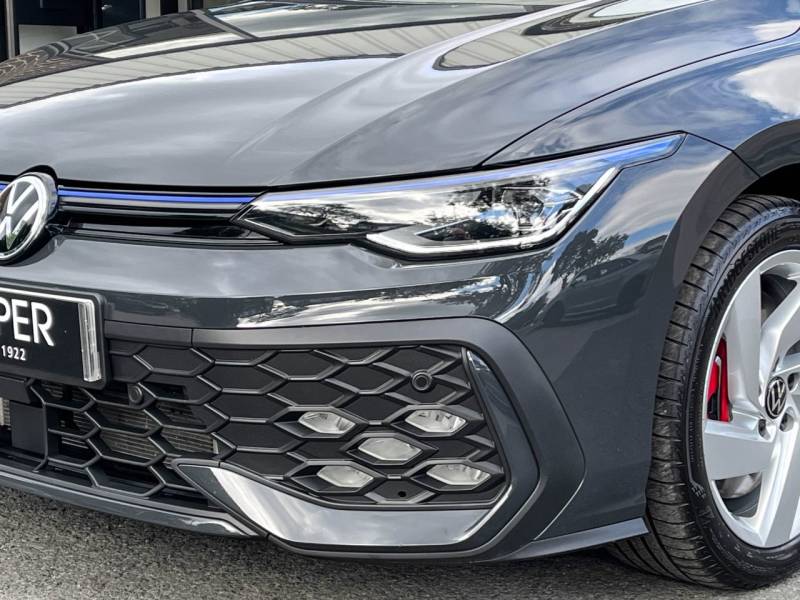 Volkswagen Golf   Registered:2024(74)