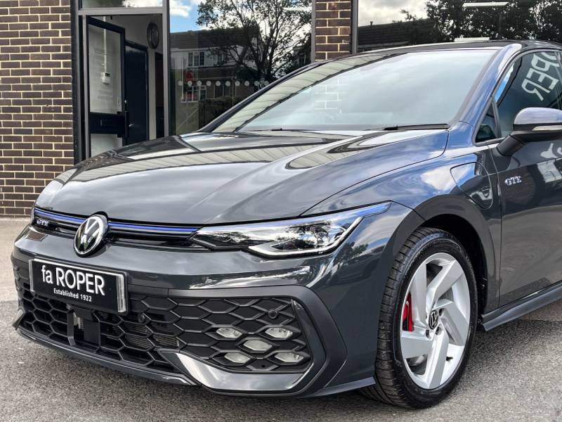 Volkswagen Golf   Registered:2024(74)