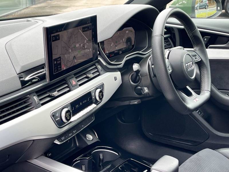 Audi A4 Avant   Registered:2023(23)