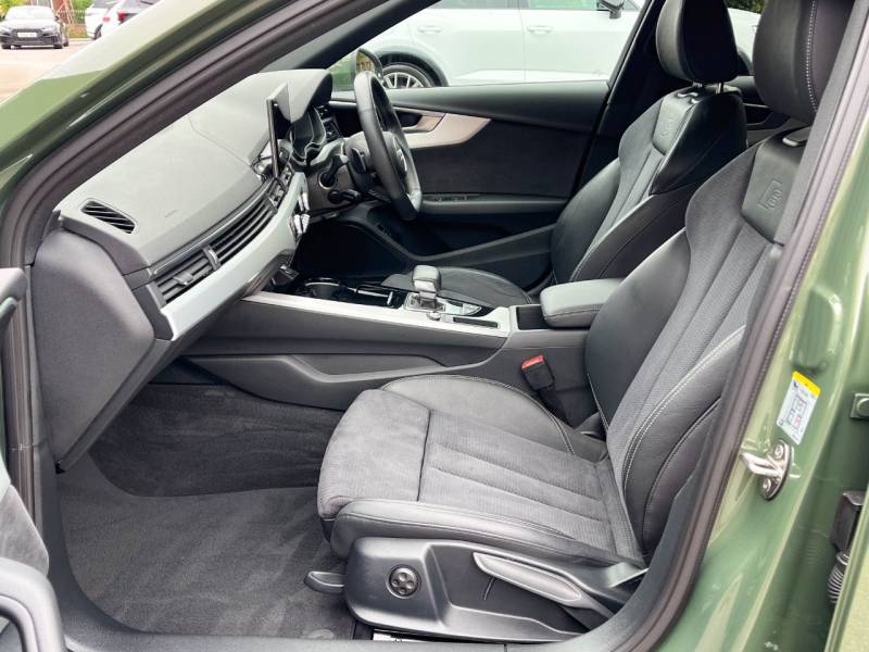 Audi A4 Avant   Registered:2023(23)