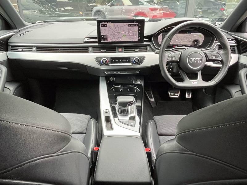 Audi A4 Avant   Registered:2023(23)