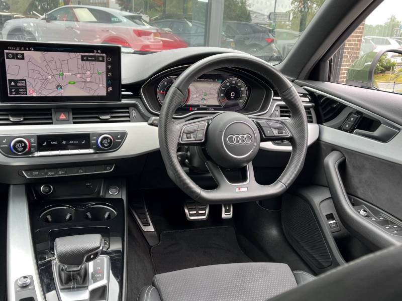 Audi A4 Avant   Registered:2023(23)