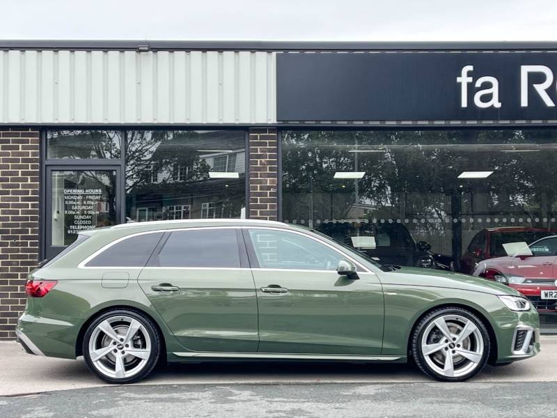 Audi A4 Avant   Registered:2023(23)