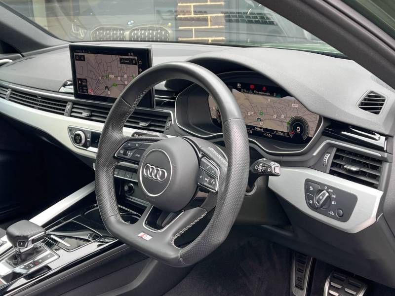 Audi A4 Avant   Registered:2023(23)