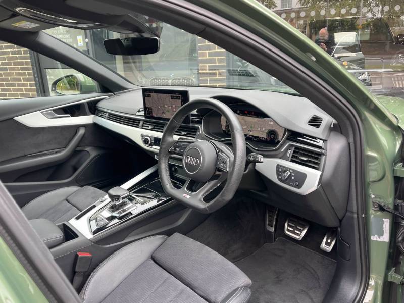 Audi A4 Avant   Registered:2023(23)