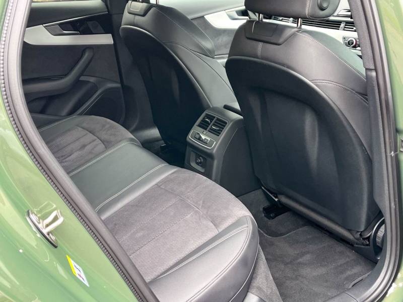 Audi A4 Avant   Registered:2023(23)