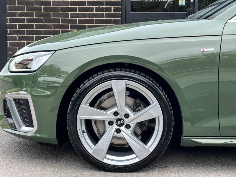 Audi A4 Avant   Registered:2023(23)