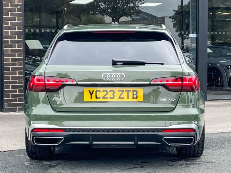 Audi A4 Avant   Registered:2023(23)